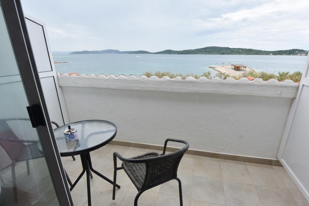 Bed and Breakfast Pansion Karoca Vodice Exterior foto