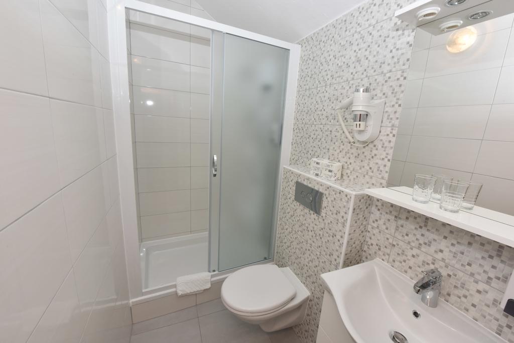 Bed and Breakfast Pansion Karoca Vodice Exterior foto