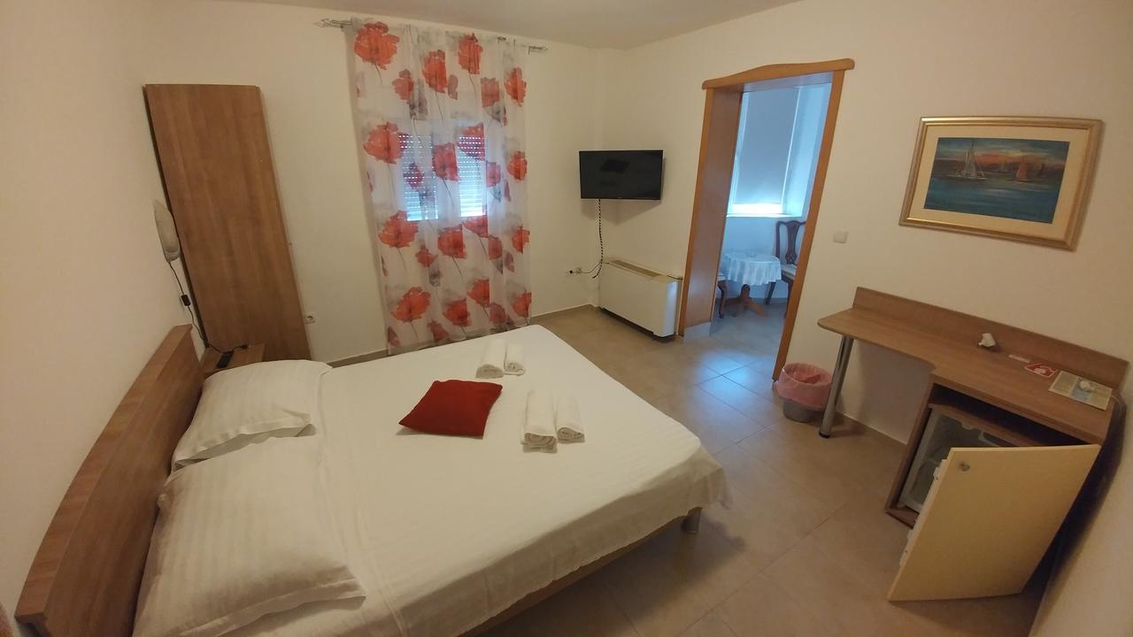 Bed and Breakfast Pansion Karoca Vodice Exterior foto